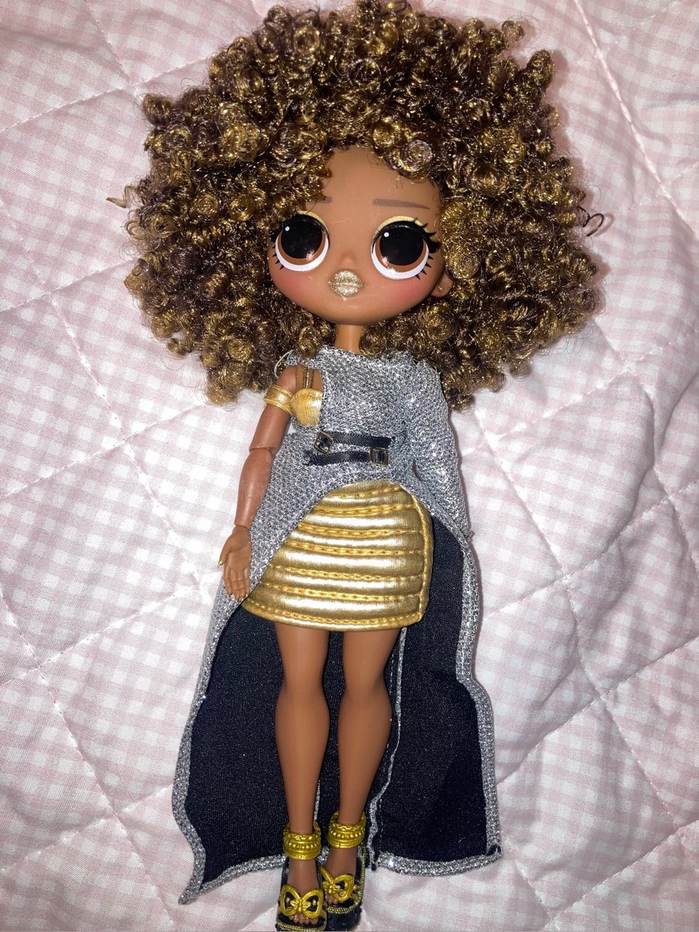 OMG LOL SUPRISE DOLL ROYAL BEE LIKE NEW